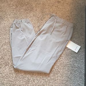 Brand new Lululemon Essential Affinity Jogger